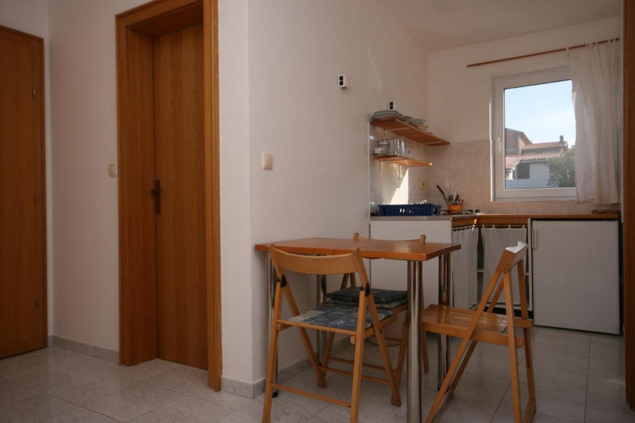 Apartments With A Parking Space Mandre, Pag - 6405 Kolan Kültér fotó