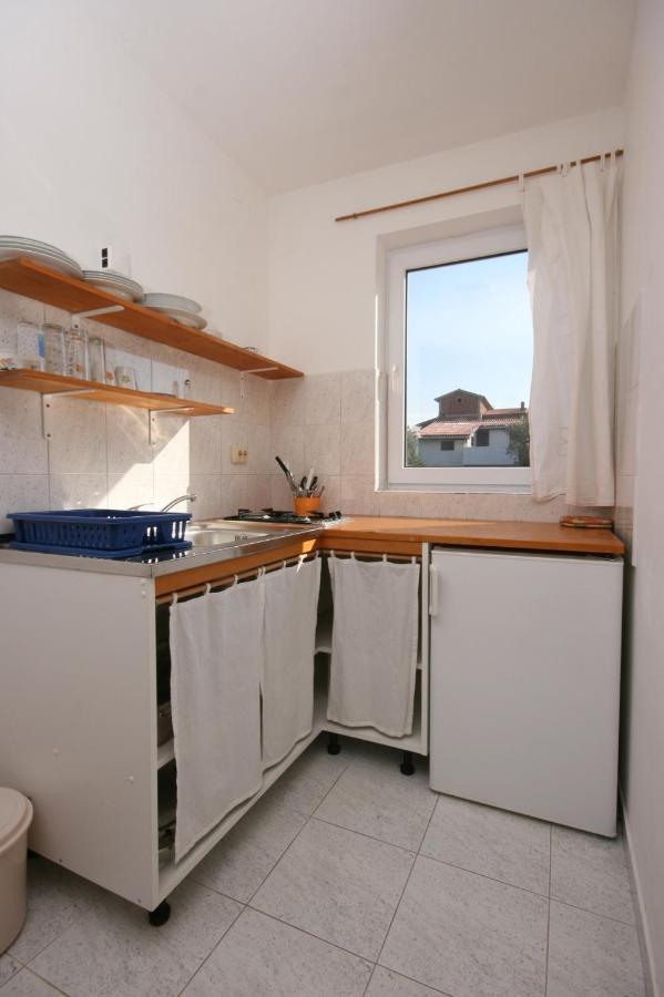 Apartments With A Parking Space Mandre, Pag - 6405 Kolan Kültér fotó