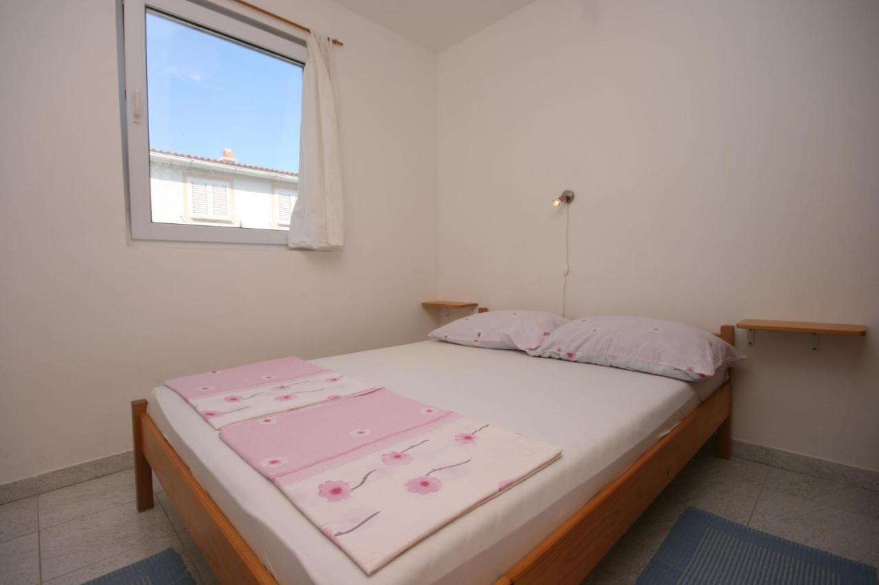 Apartments With A Parking Space Mandre, Pag - 6405 Kolan Kültér fotó